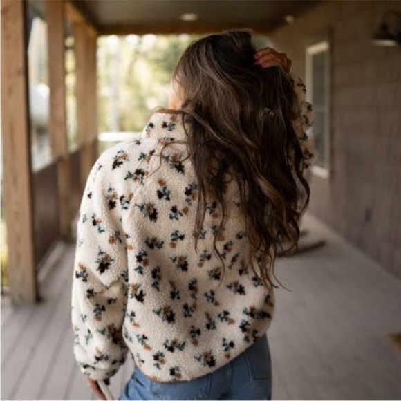 New Buttermelon Floral Fleece Jacket - Picture 14 of 14